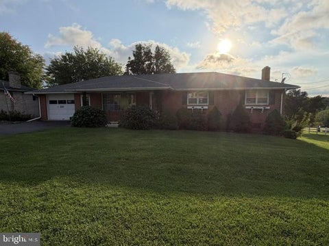 Homes For Sale - 220 N Main Street<br/> York County, YORK NEW SALEM, PA 17371