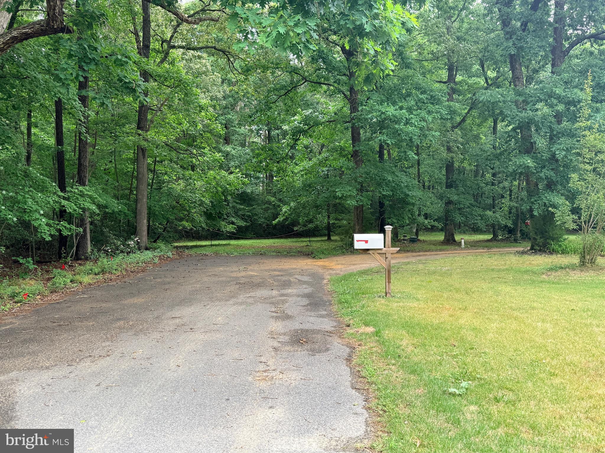 613 E POLARIS LANE
