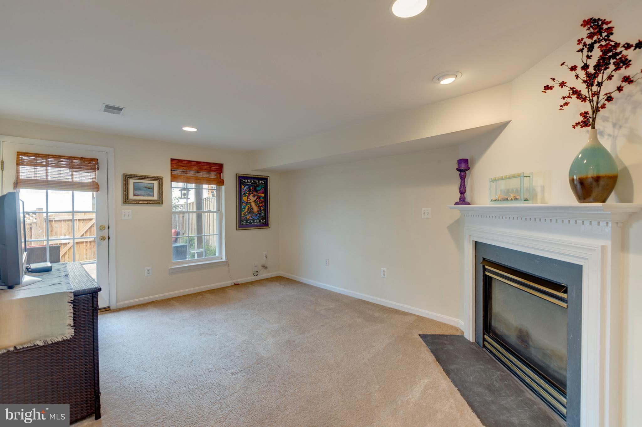 FAIRFAX CENTER LANDBAY - Residential