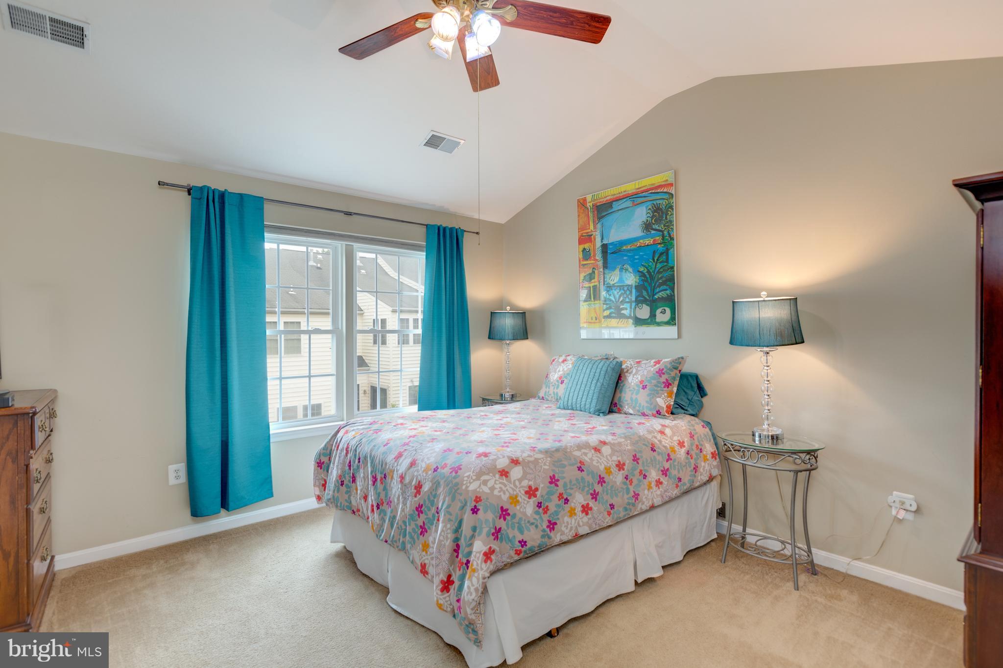 FAIRFAX CENTER LANDBAY - Residential