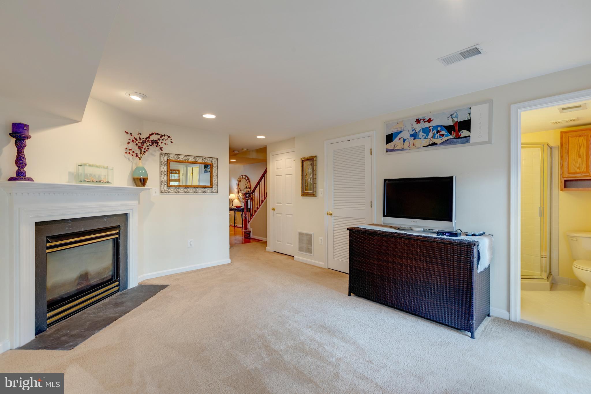 FAIRFAX CENTER LANDBAY - Residential