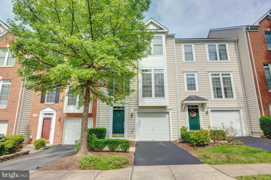 NEWLY REDUCED PRICE! Celebrate the holidays in your NEW home! Immaculate 1 car garage townhouse in the heart of Fairfax. 3 bedrooms 3.5 baths open floor plan with vaulted ceilings and a large fenced in backyard with beautiful stone paver patio. VISIT US THIS SUNDAY 11/11 FROM 2-4PM