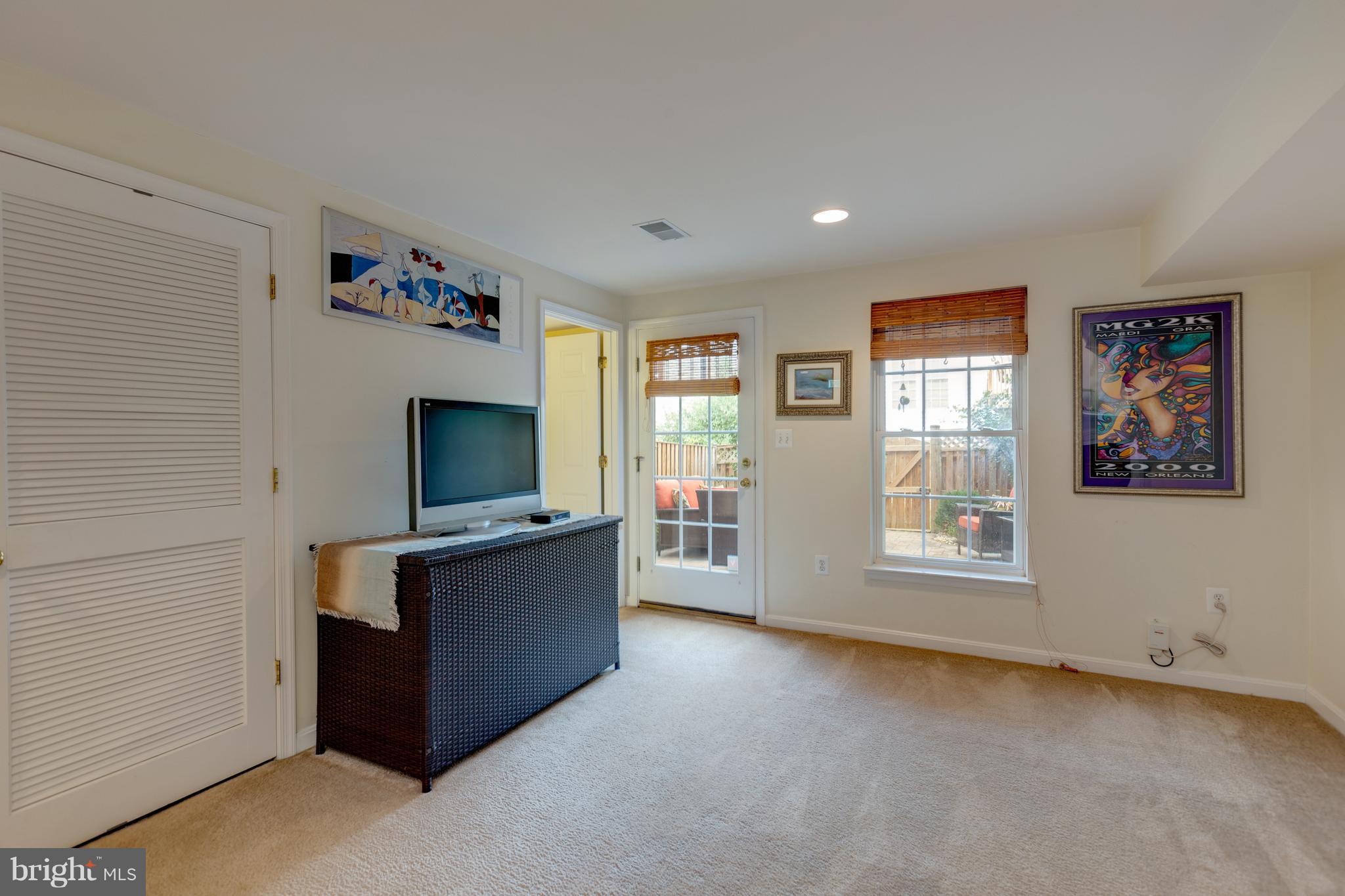 FAIRFAX CENTER LANDBAY - Residential