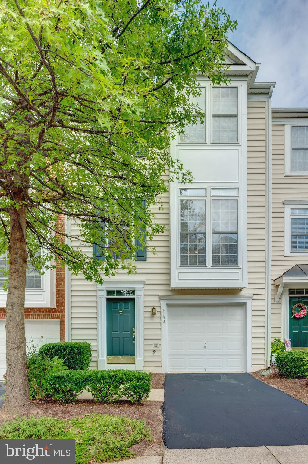 FAIRFAX CENTER LANDBAY - Residential