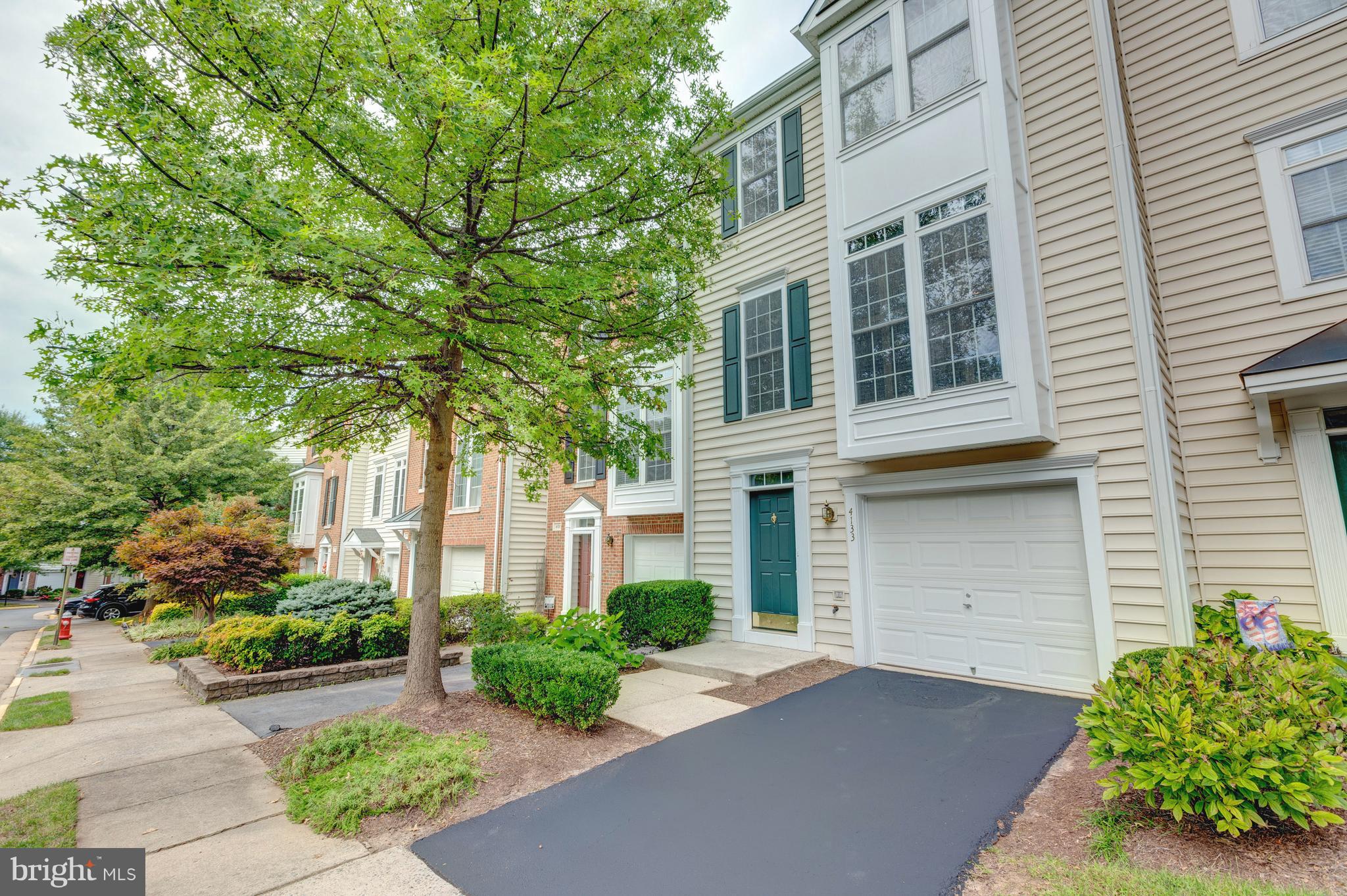 FAIRFAX CENTER LANDBAY - Residential