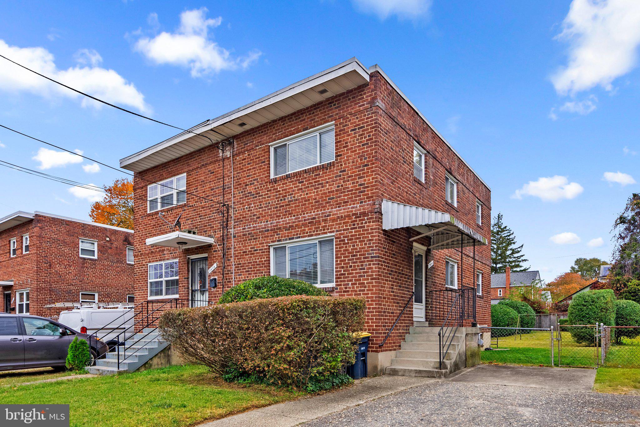 LYONS MANOR - Residential