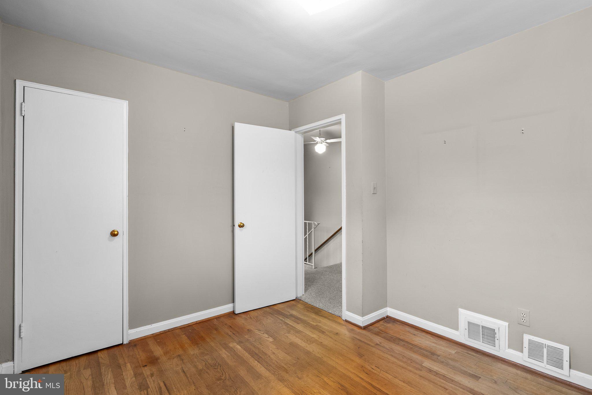 LYONS MANOR - Residential