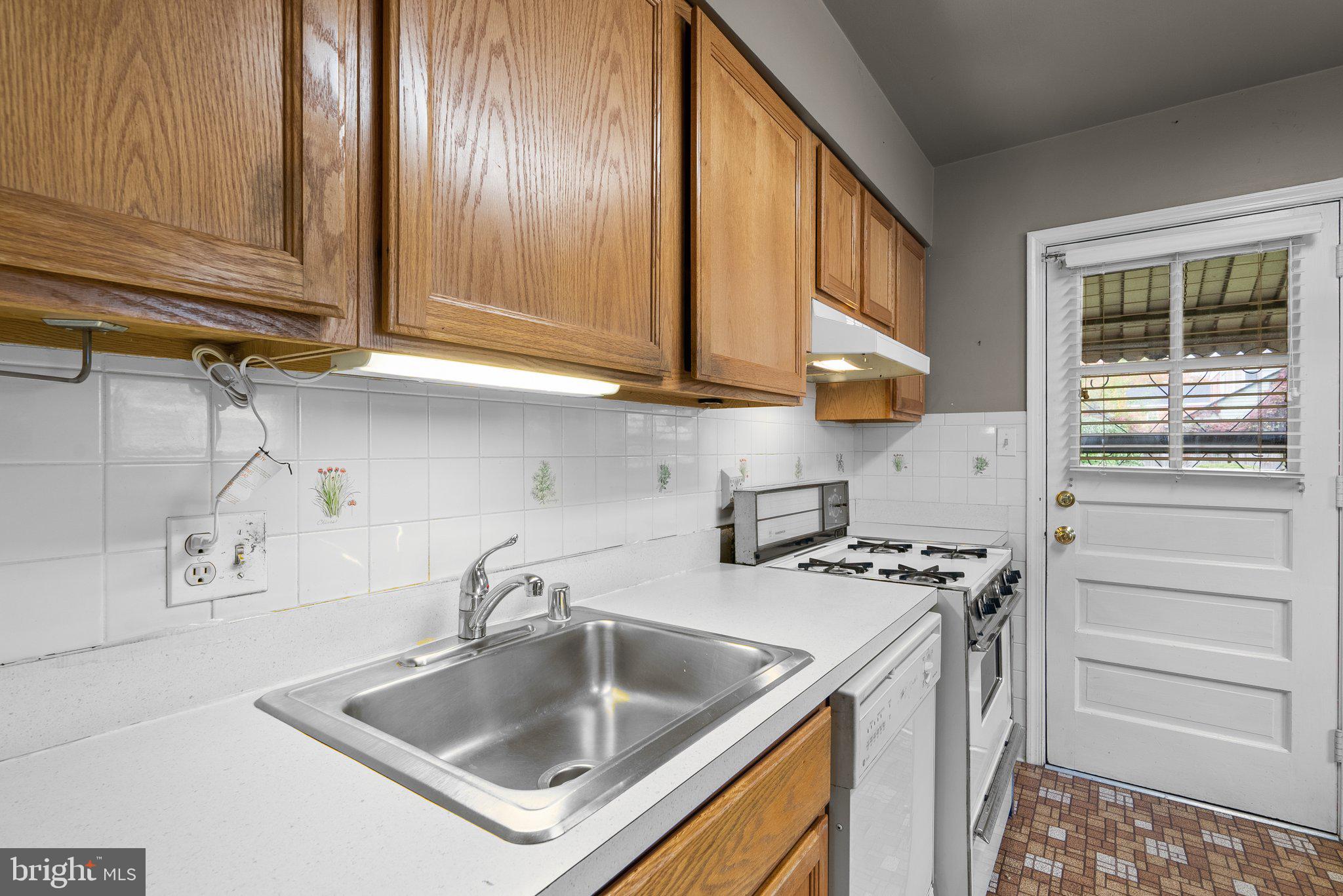 LYONS MANOR - Residential