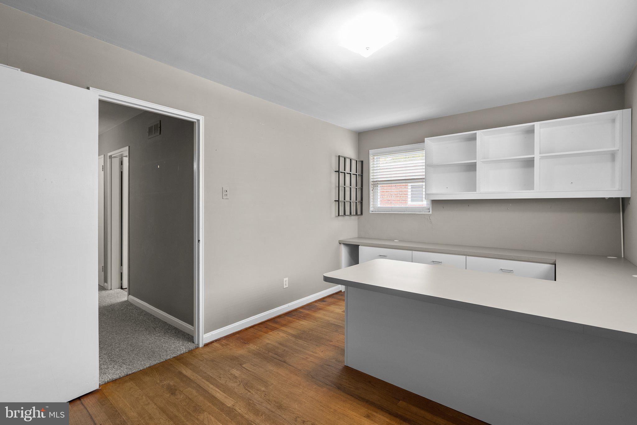 LYONS MANOR - Residential