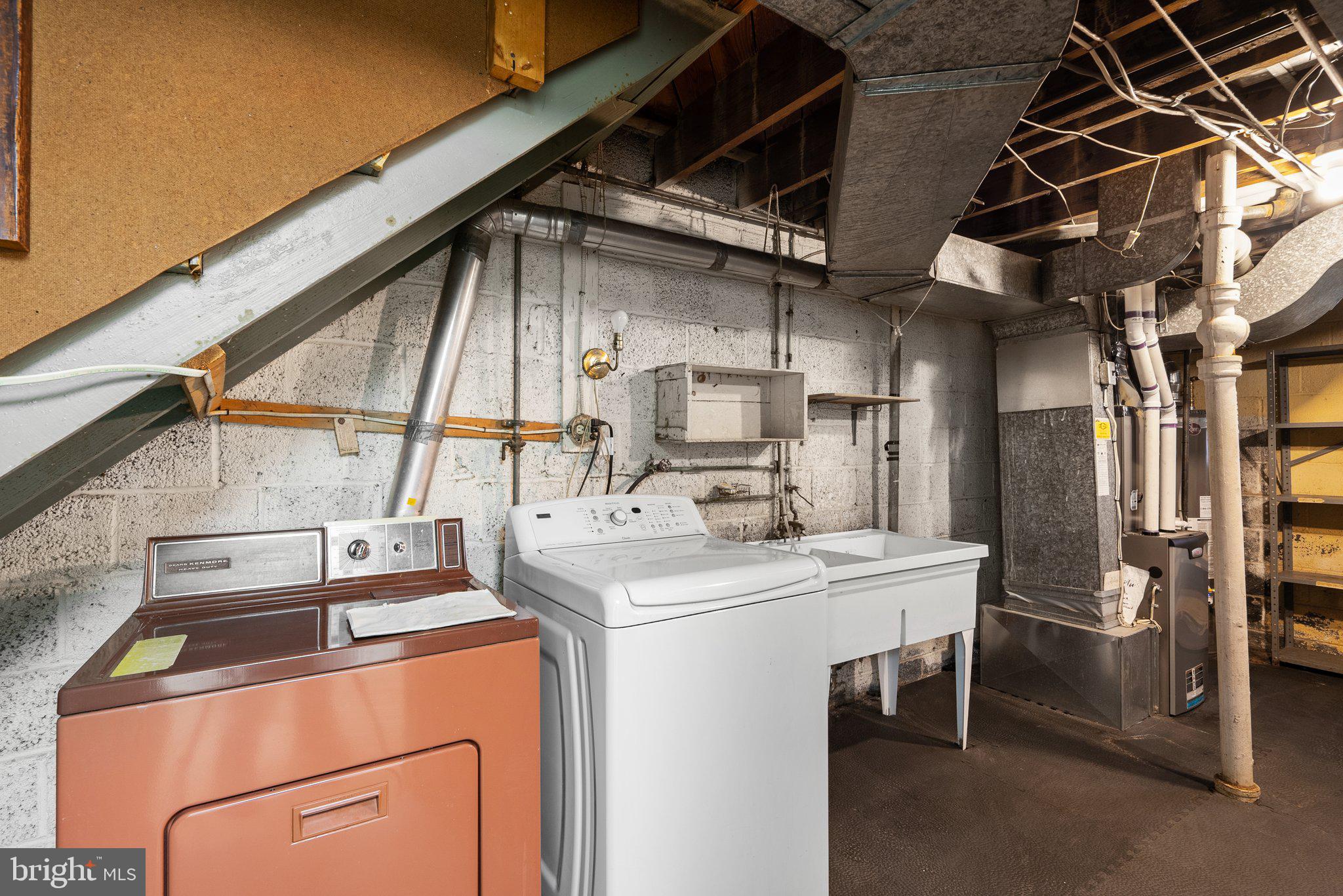 LYONS MANOR - Residential