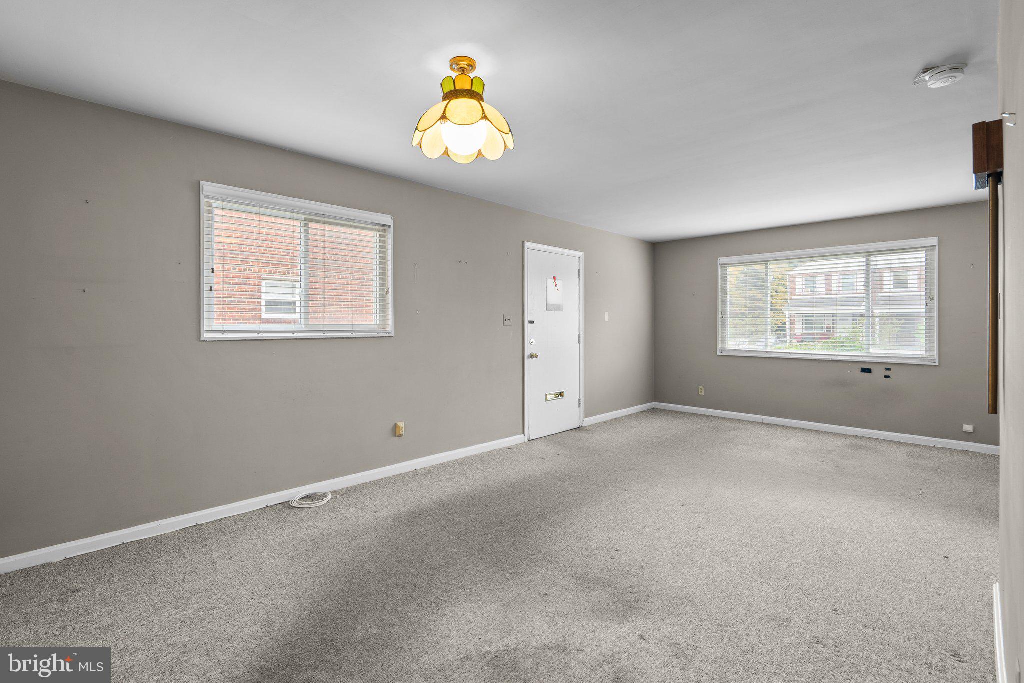 LYONS MANOR - Residential