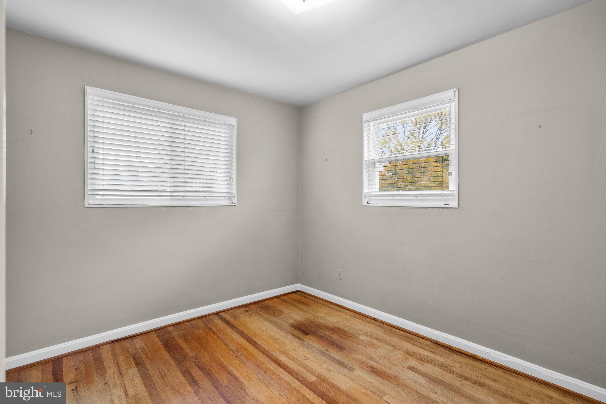 LYONS MANOR - Residential