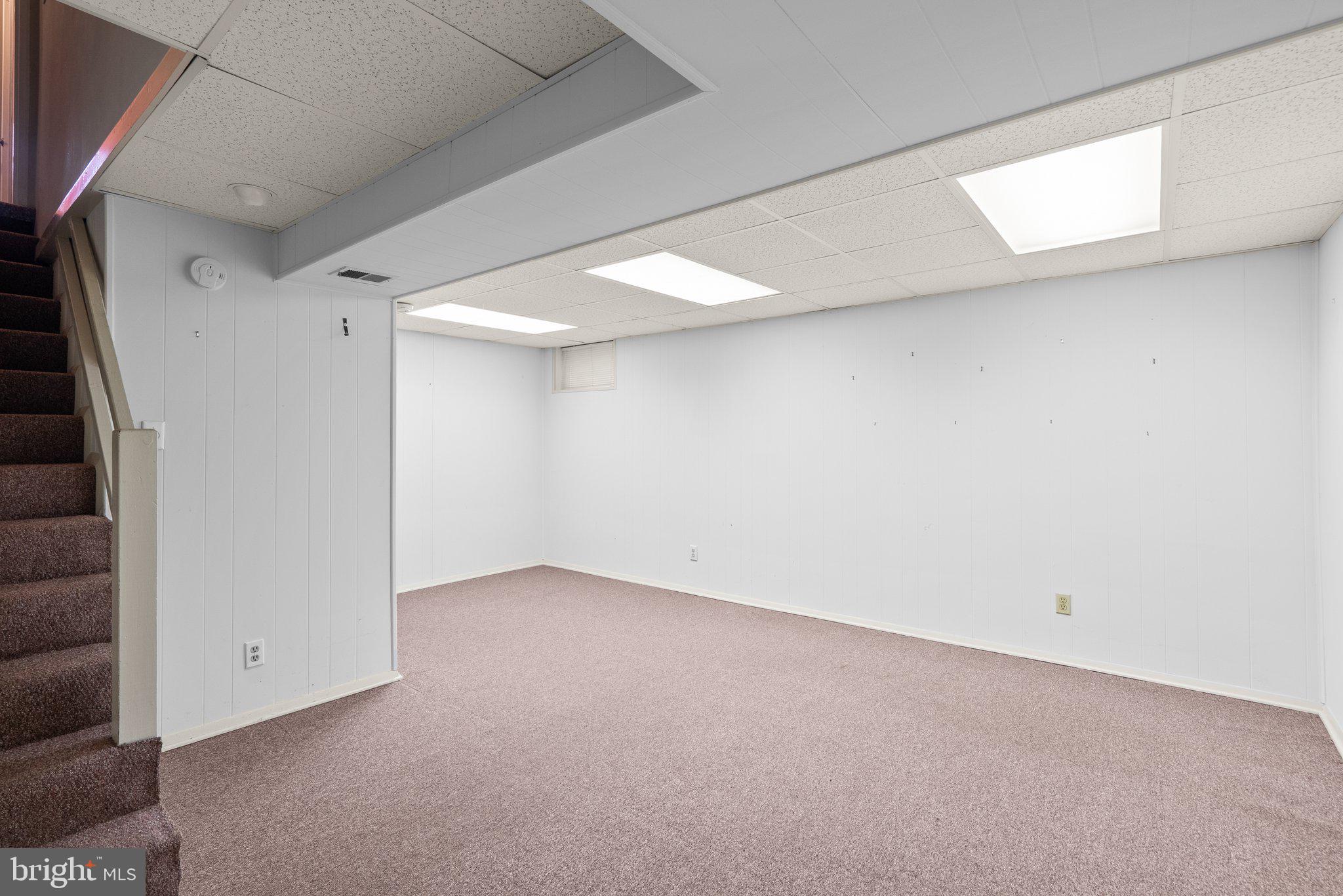 LYONS MANOR - Residential