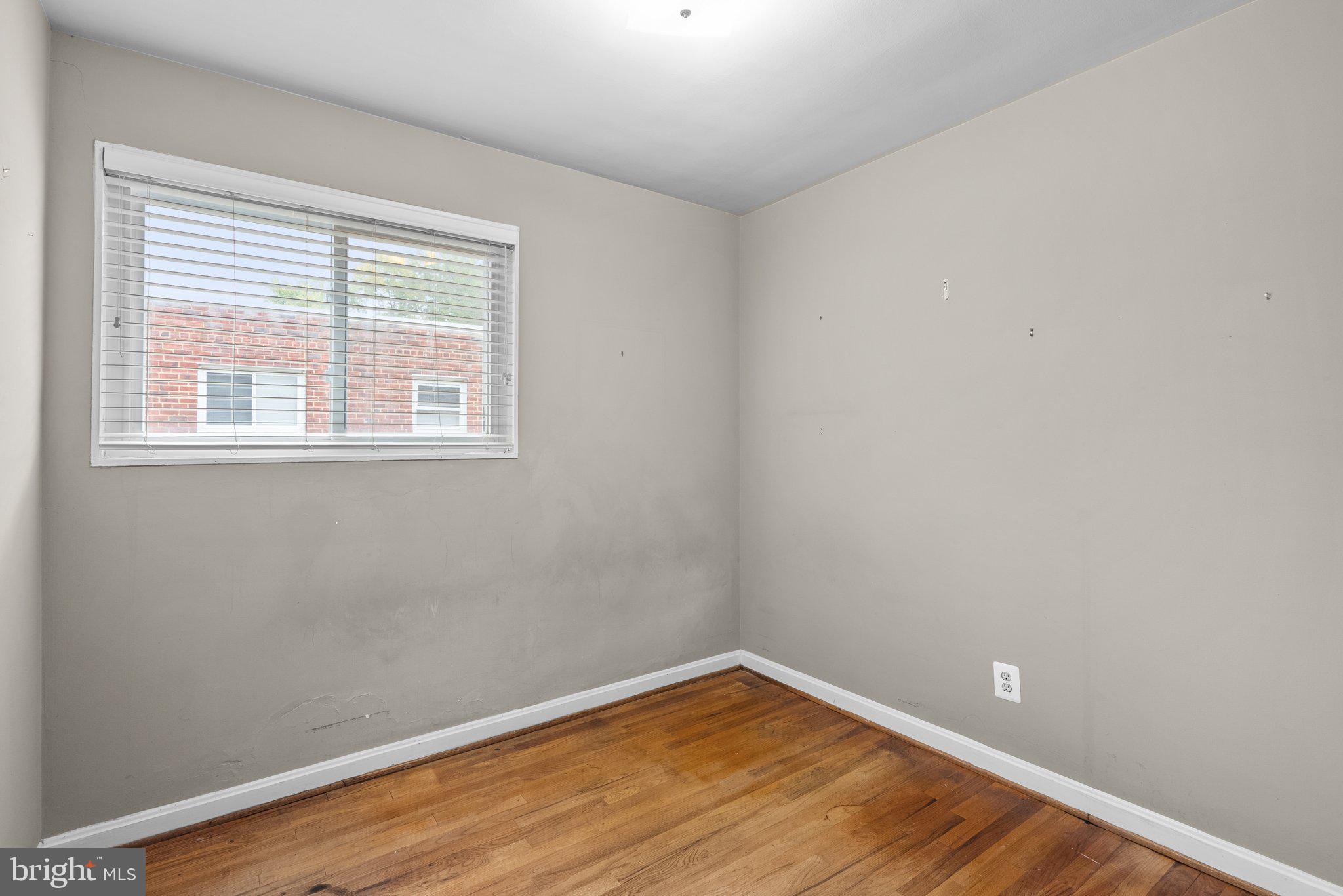 LYONS MANOR - Residential