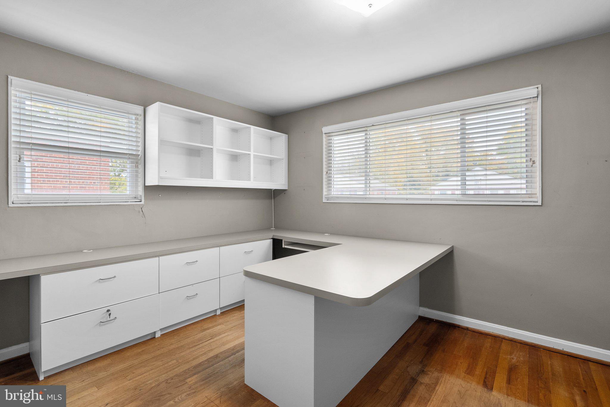 LYONS MANOR - Residential