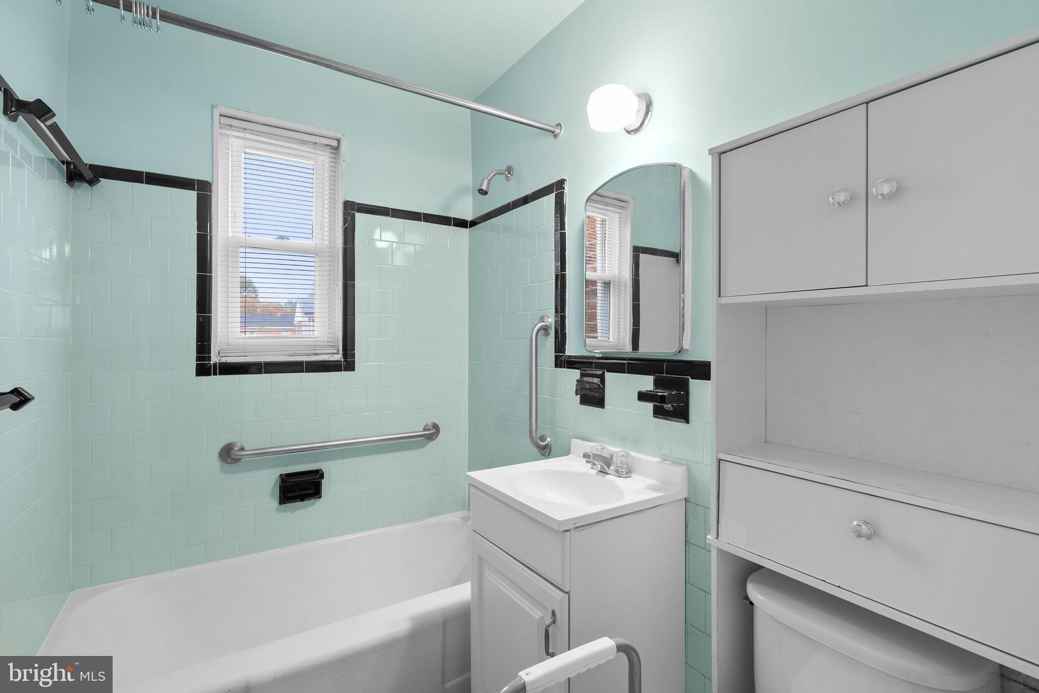 LYONS MANOR - Residential