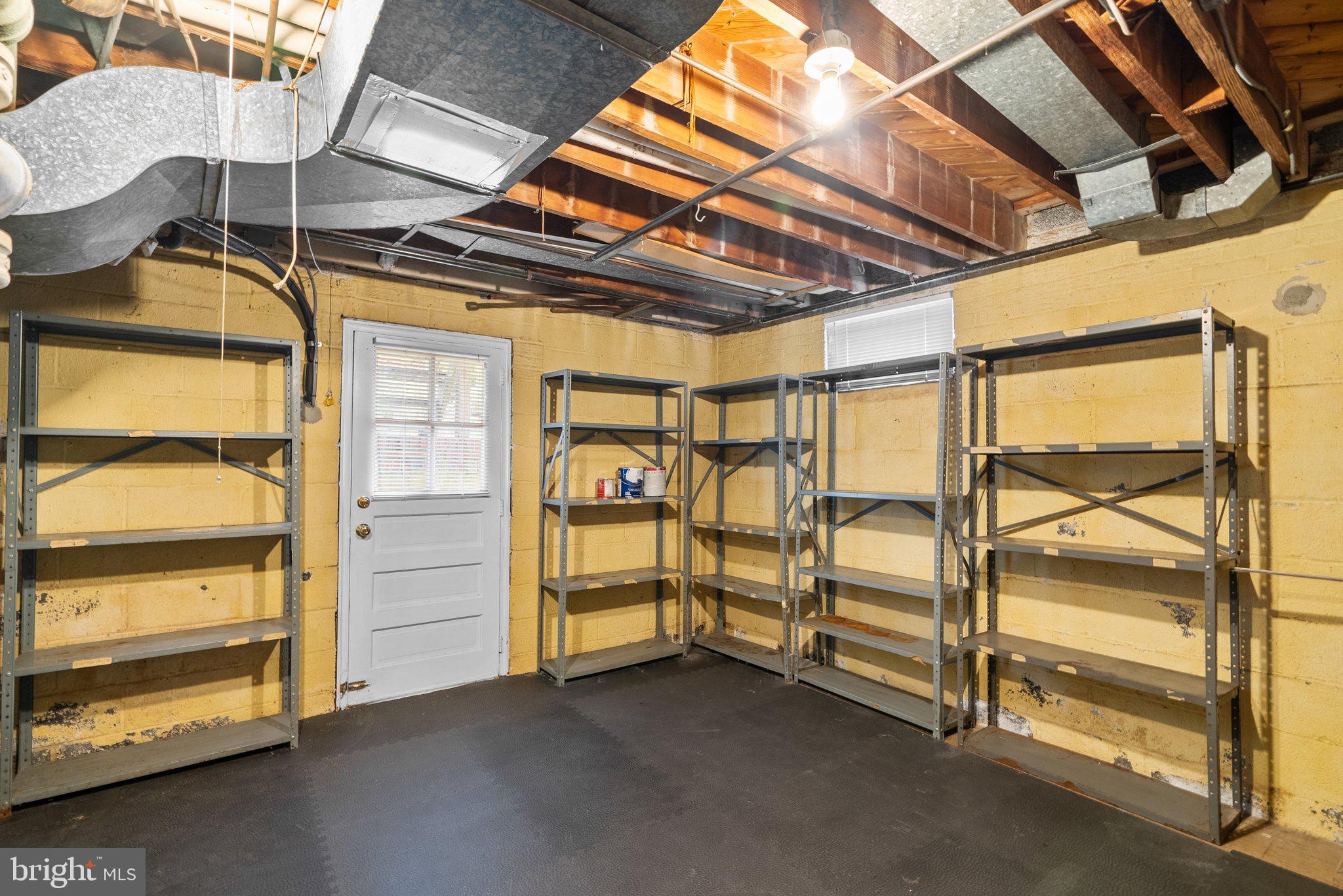 LYONS MANOR - Residential