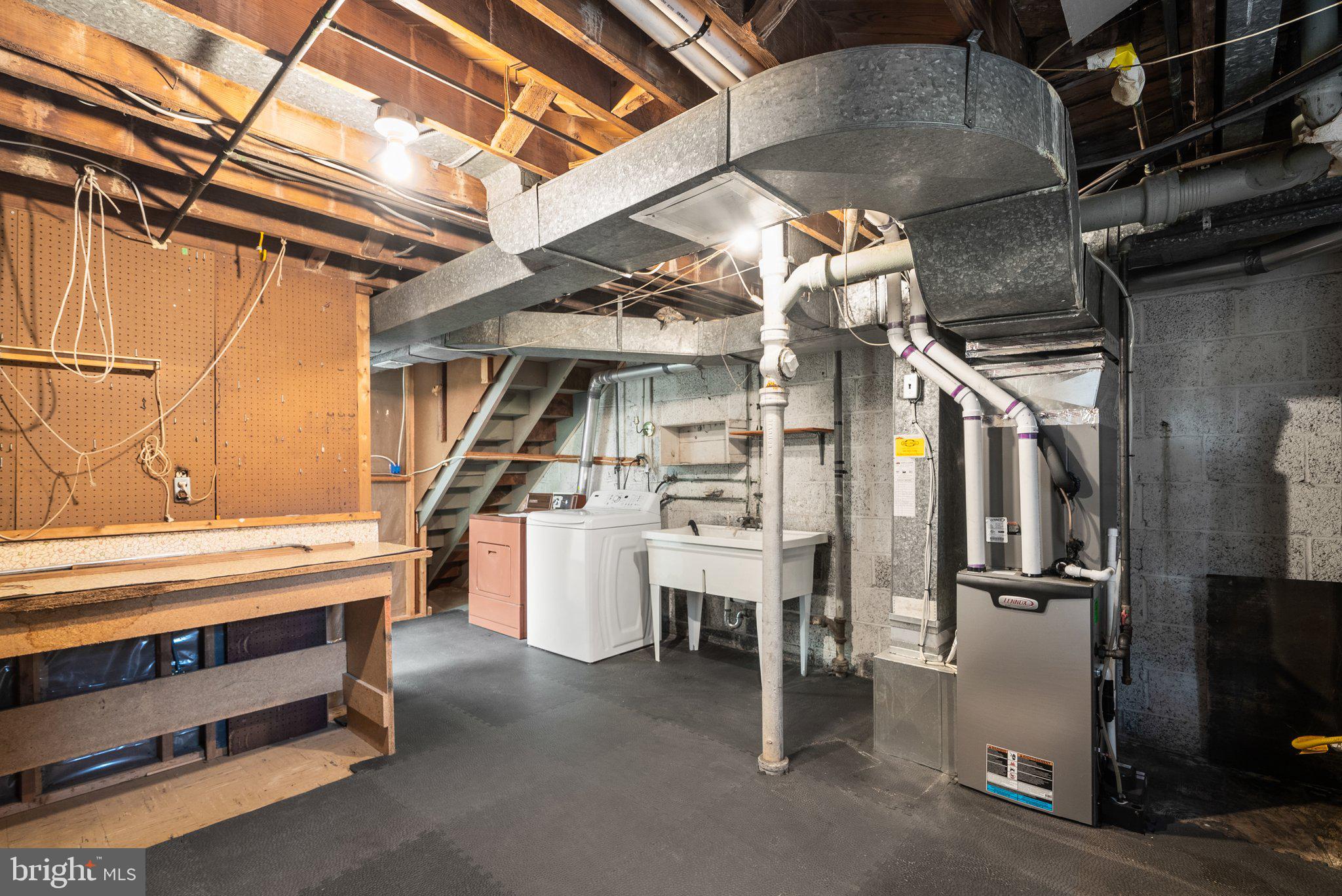 LYONS MANOR - Residential