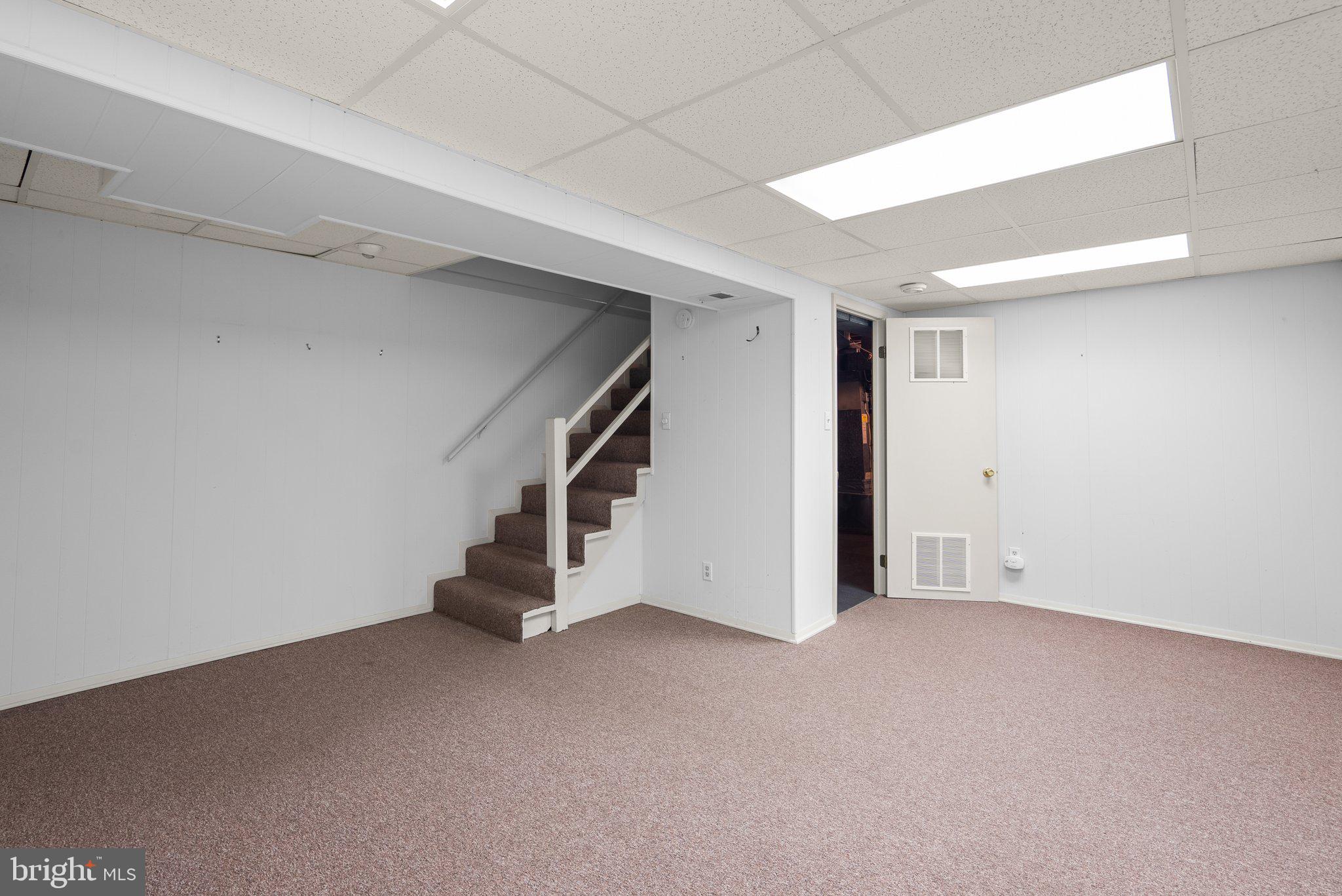 LYONS MANOR - Residential