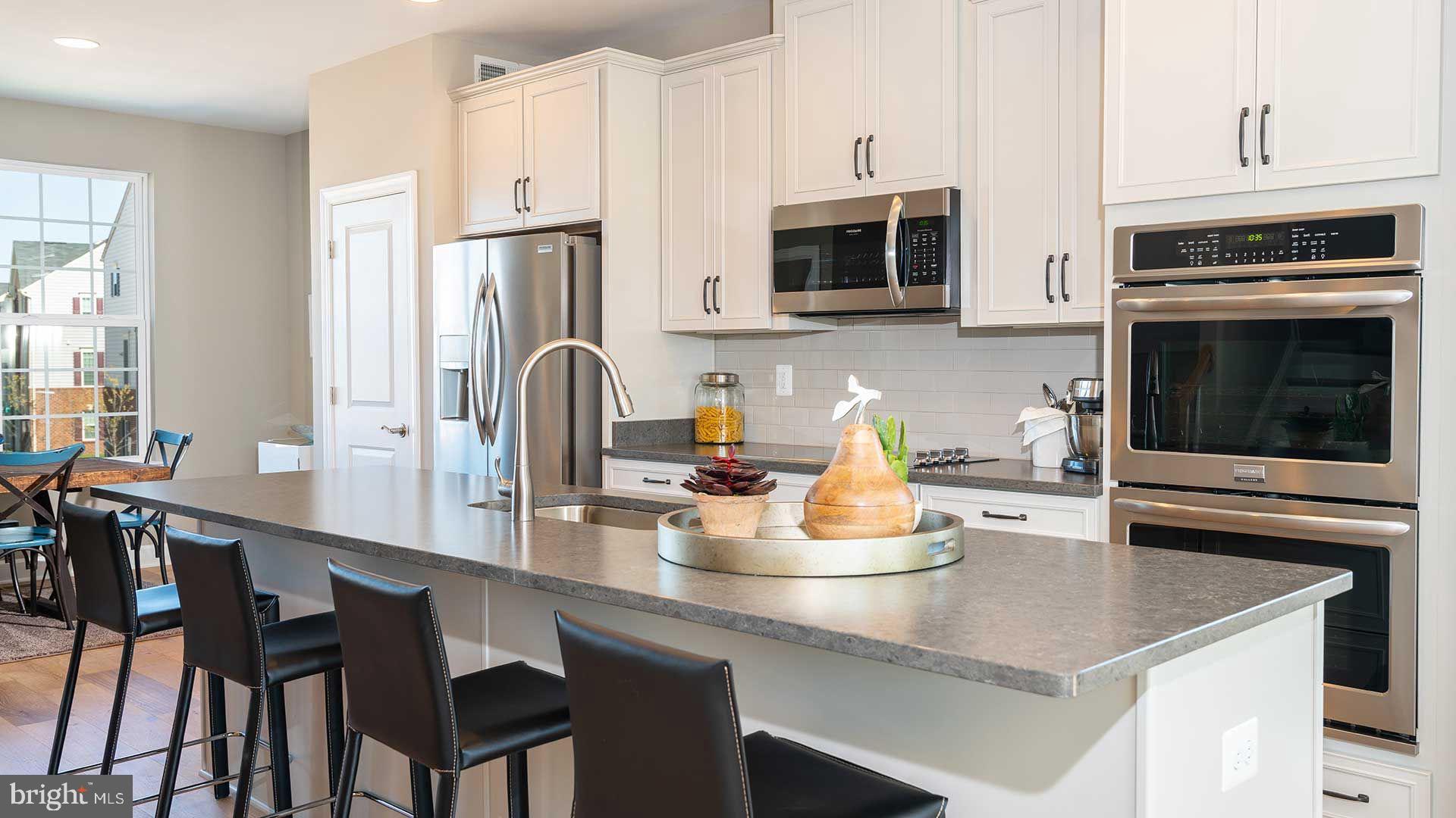 PRESIDENTS POINTE - Residential