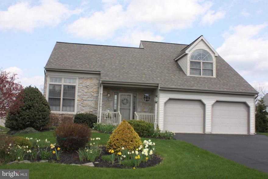 Beautiful 1 1/2 story home in ''The Willows'' development located in New Holland Borough-This immaculate home offers an open floor plan-Living rm w/cathedral ceiling, transom windows & gas FP w/stone surround-Dining rm w/slider to deck-Maple kitchen w/breakfast bar-Main floor master bdrm & bath-Two full size bdrms upstairs plus loft-Finished lower level w/L shaped family rm, dry bar, 1/2 bath, electric FP-Economical natural gas heat-Must see!