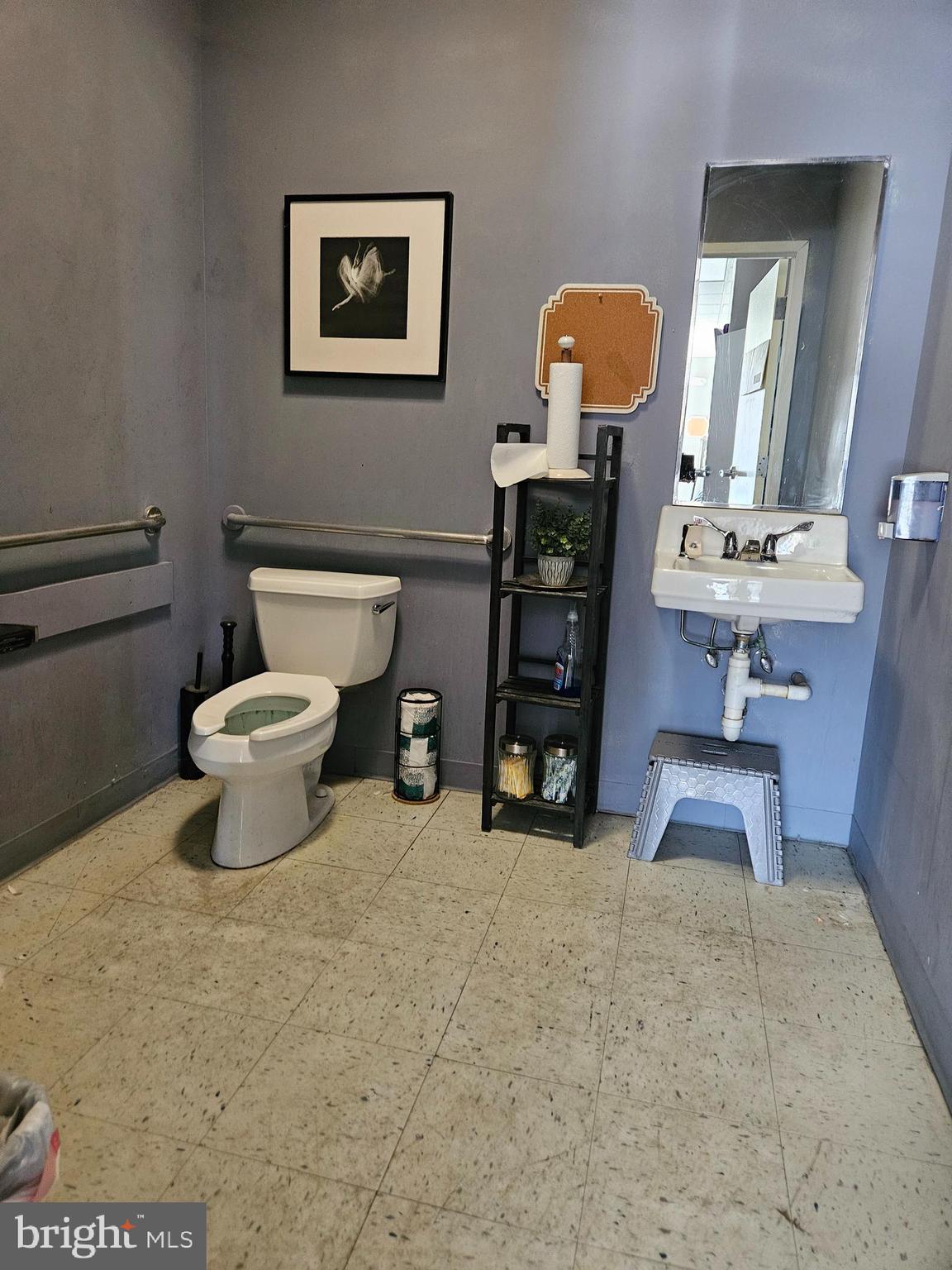 WARRENTON INDUSTRIAL PARK - Commercial Lease