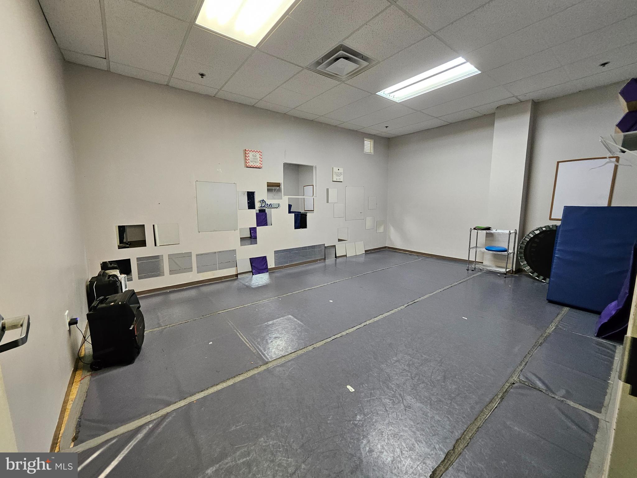 WARRENTON INDUSTRIAL PARK - Commercial Lease