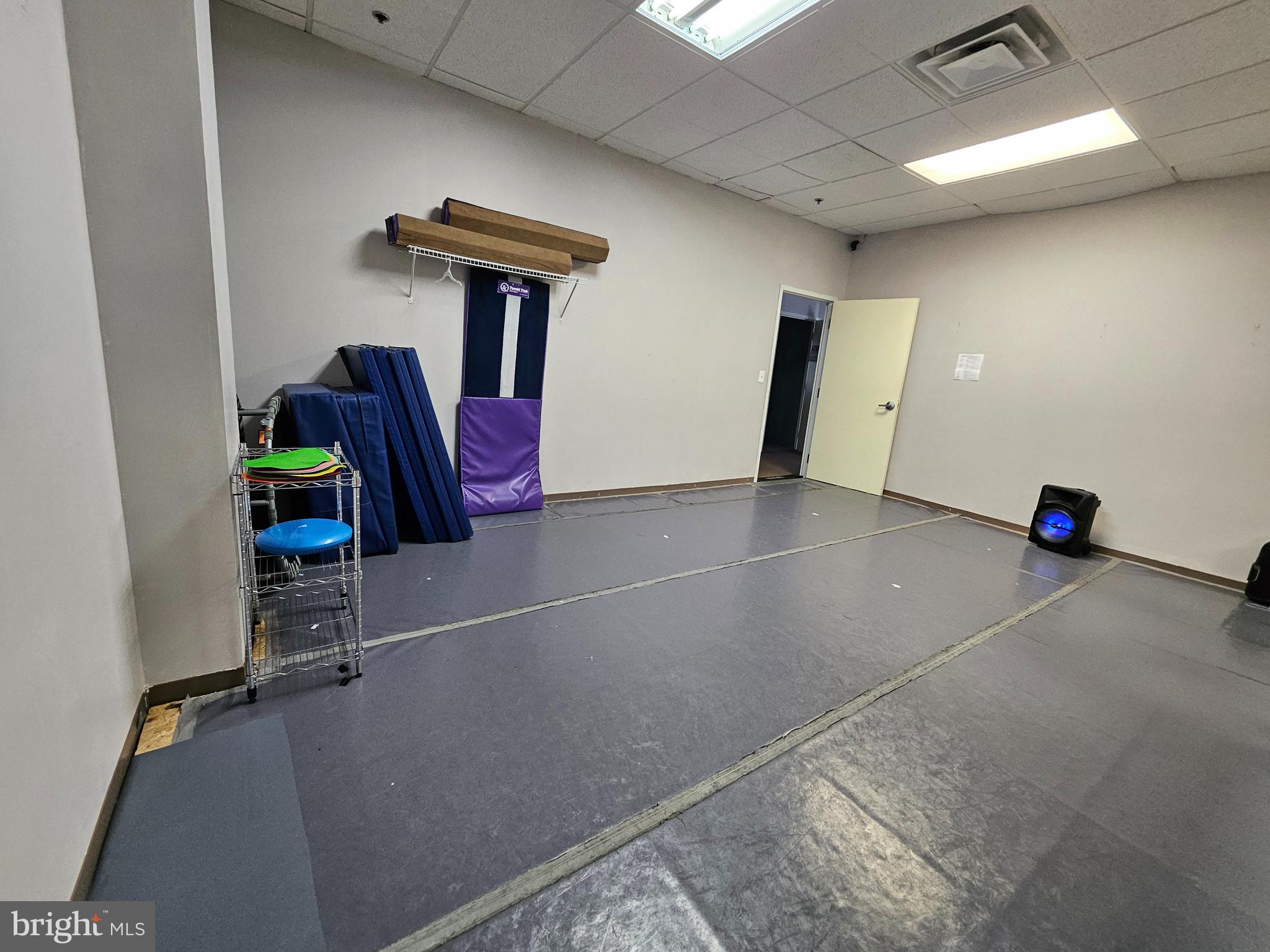 WARRENTON INDUSTRIAL PARK - Commercial Lease