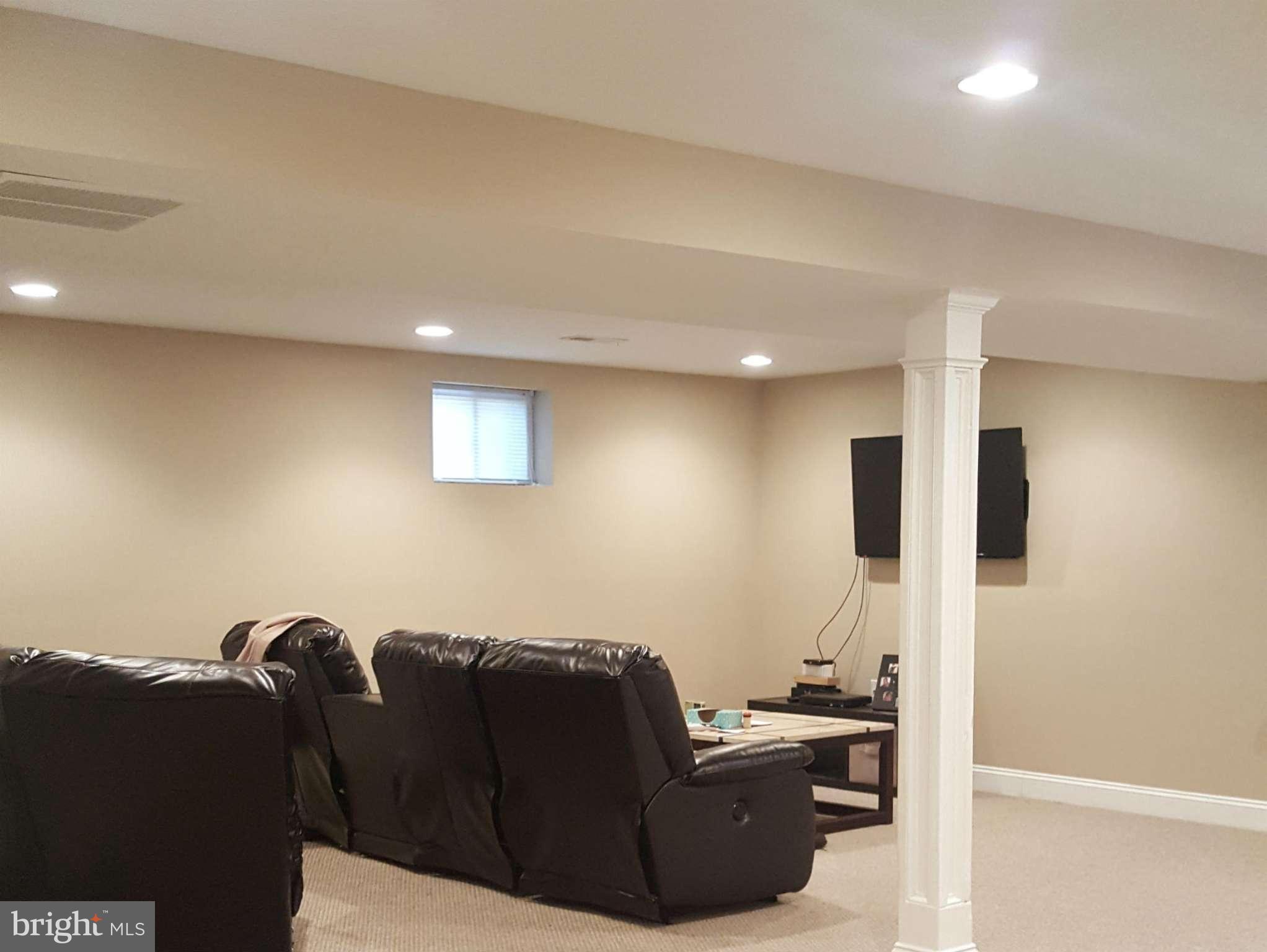 OAK KNOLL - Residential