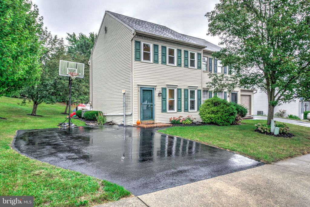 Photo of 21 Yorkshire Court, Elizabethtown, PA 17022 (MLS # PALA2058016)