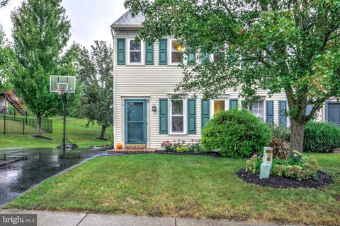 Photo of 21 Yorkshire Court, Elizabethtown, PA 17022 (MLS # PALA2058016)