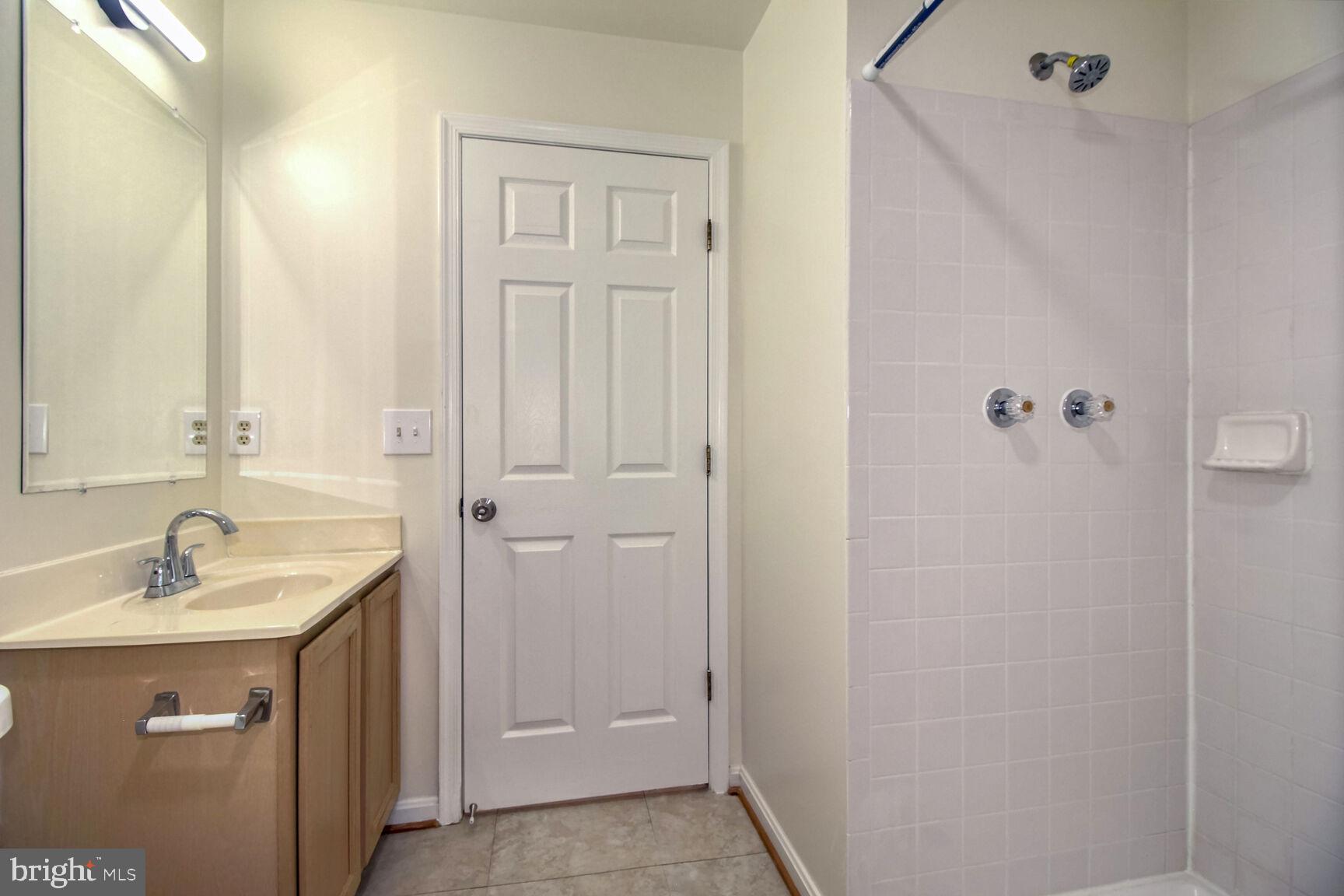 ASTORIA HILL - Residential Lease