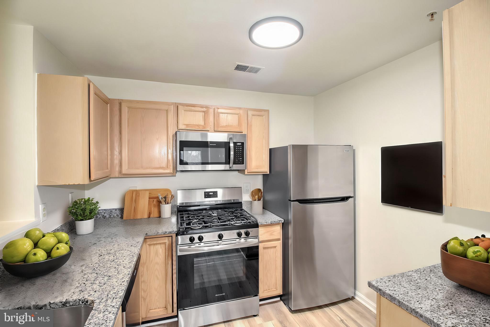 ASTORIA HILL - Residential Lease