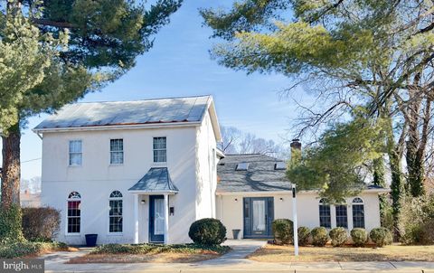 214 S ROYAL AVENUE FRONT ROYAL VA 22630