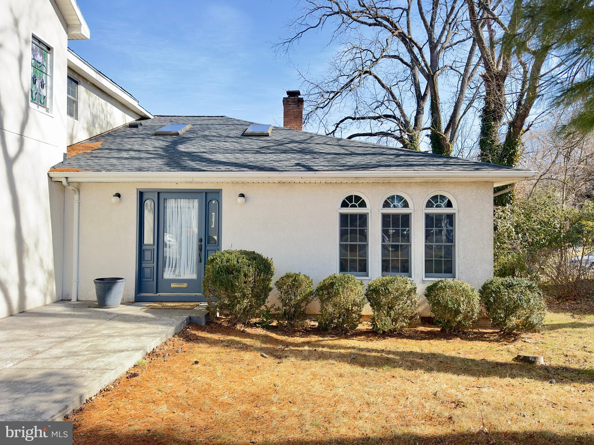 214 S ROYAL AVENUE