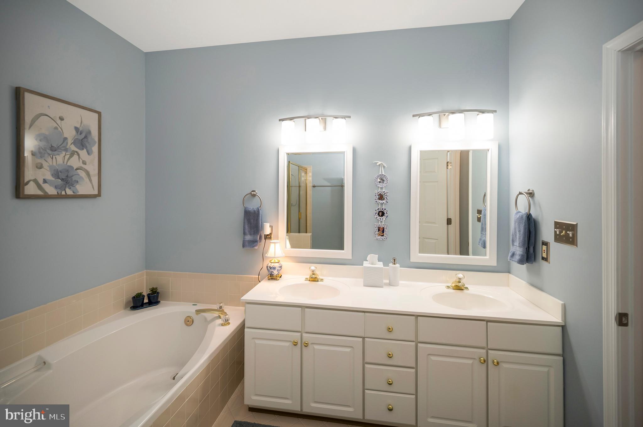 TURNBERRY WEST - Residential