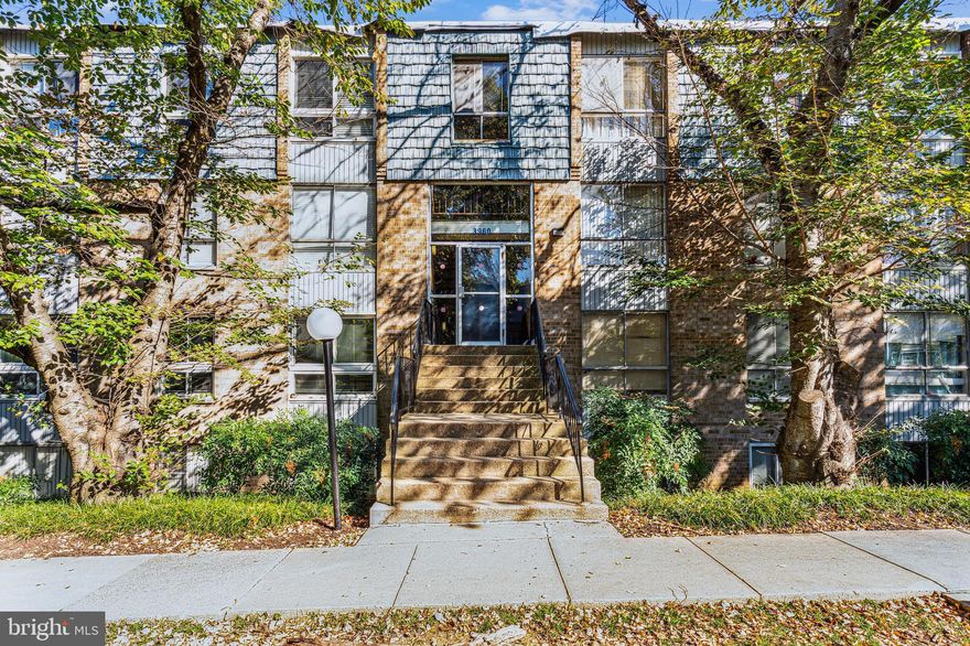 THIS IMPECCABLY  UPGRADED 2BR/2BA CONDO WITH AN UPDATED KITCHEN WITH GRANITE COUNTERTOPS AND STAINLESS STEEL APPLIANCES.   THE LARGE SUN FILLED OPEN FLOOR PLAN CONDO INCLUDES GLEAMING HARDWOOD FLOORS, UPDATED  TILE BATHROOMS AND A COMBO WASHER & DRYER. IN THE UNIT  THE PRIMARY BEDROOM HAS A FULL BATH AND WALK-IN CLOSET.  LOCATED NEAR SHOPPING, DINING AND TRANSPORTATION.  CONDO FEE INCLUDES ALL UTILITIES.