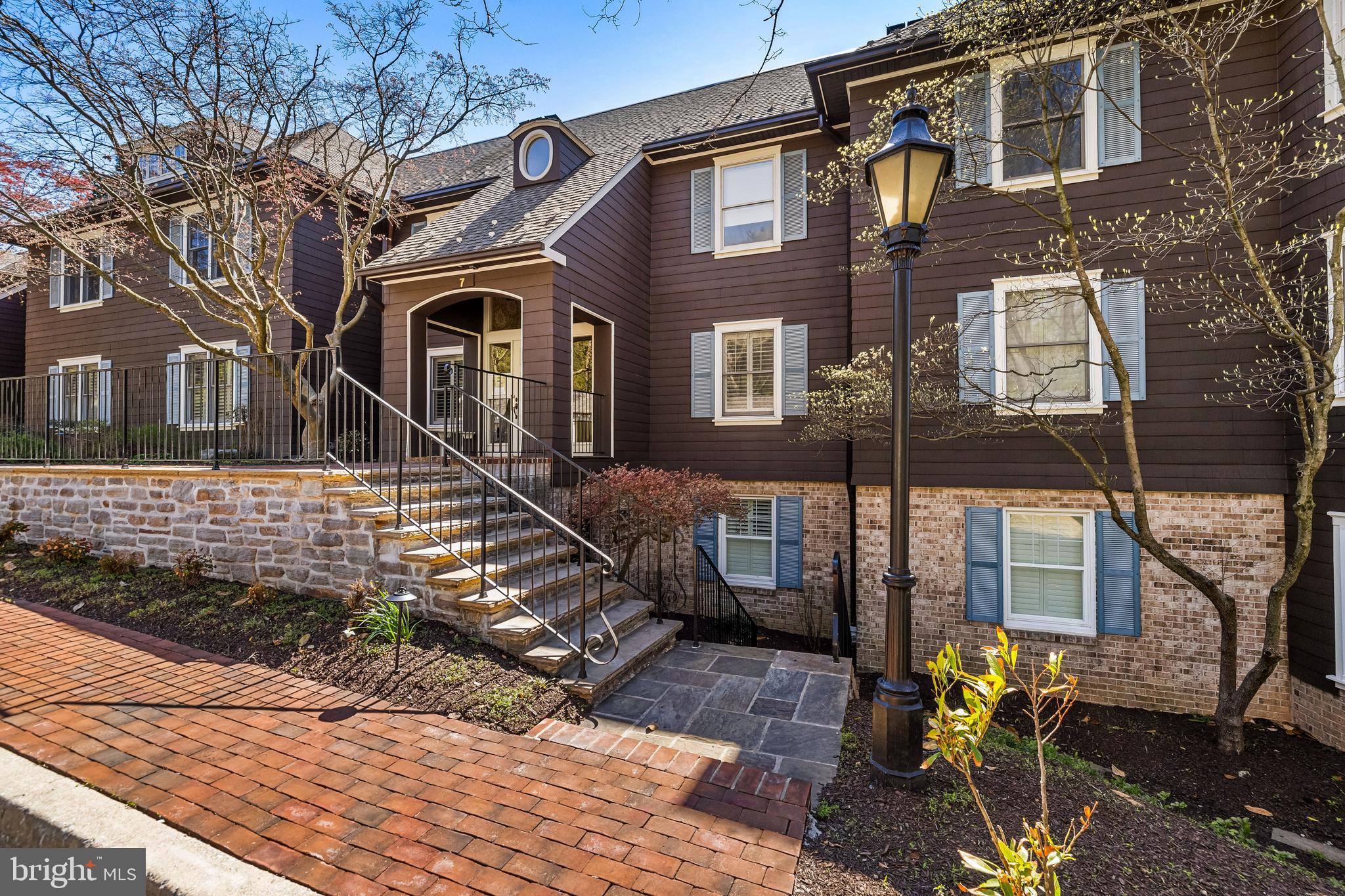 DEVON HILL - Residential