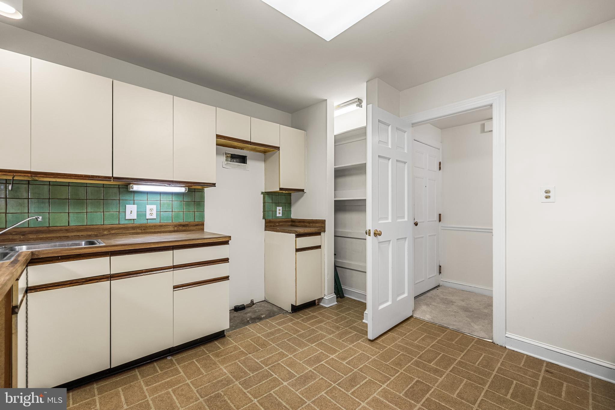 DEVON HILL - Residential