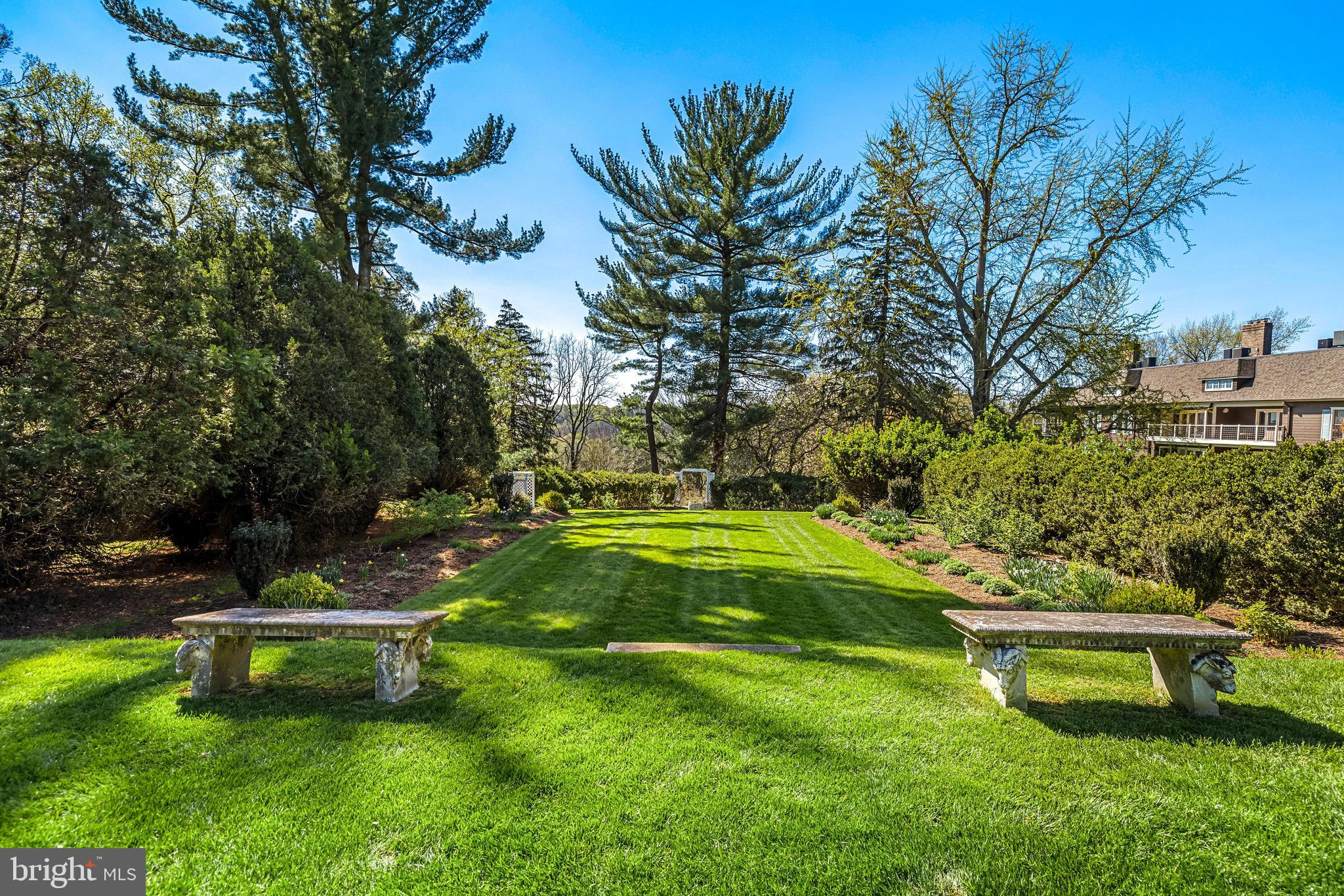 DEVON HILL - Residential