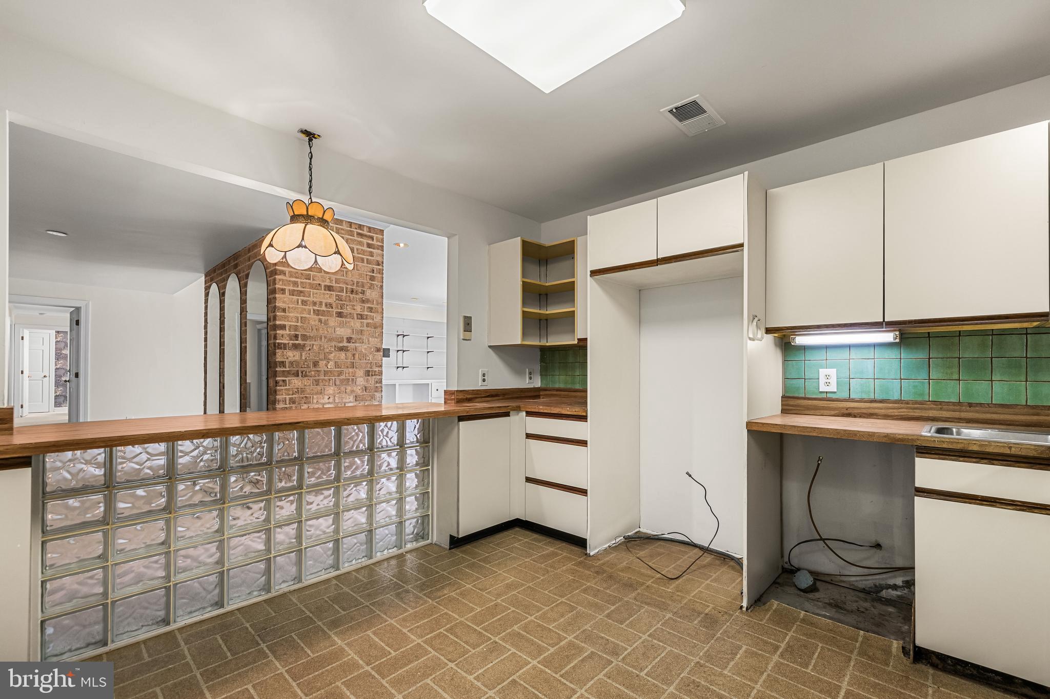 DEVON HILL - Residential