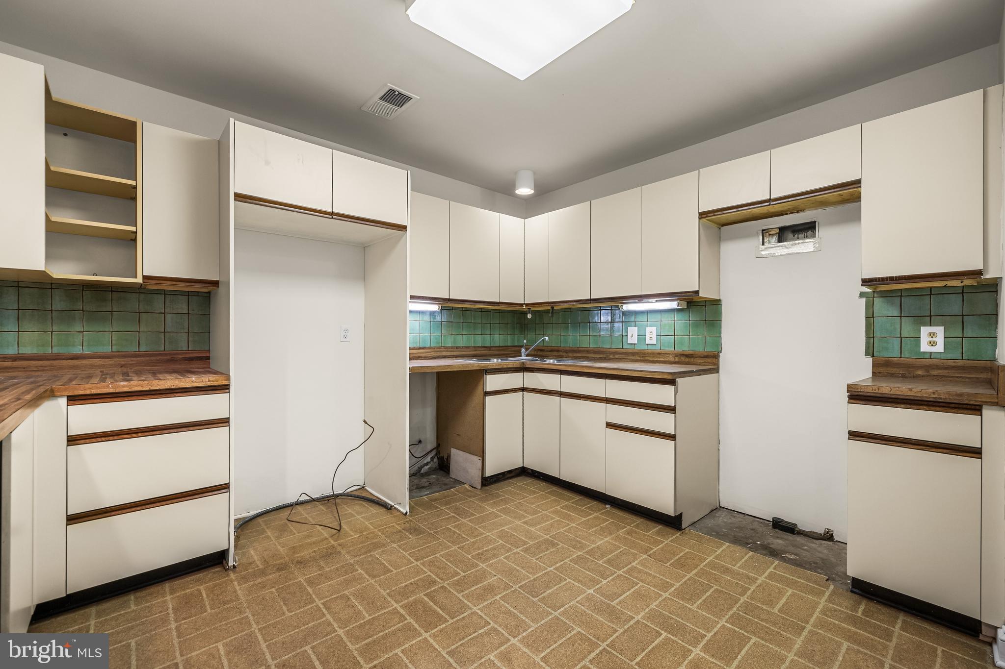 DEVON HILL - Residential