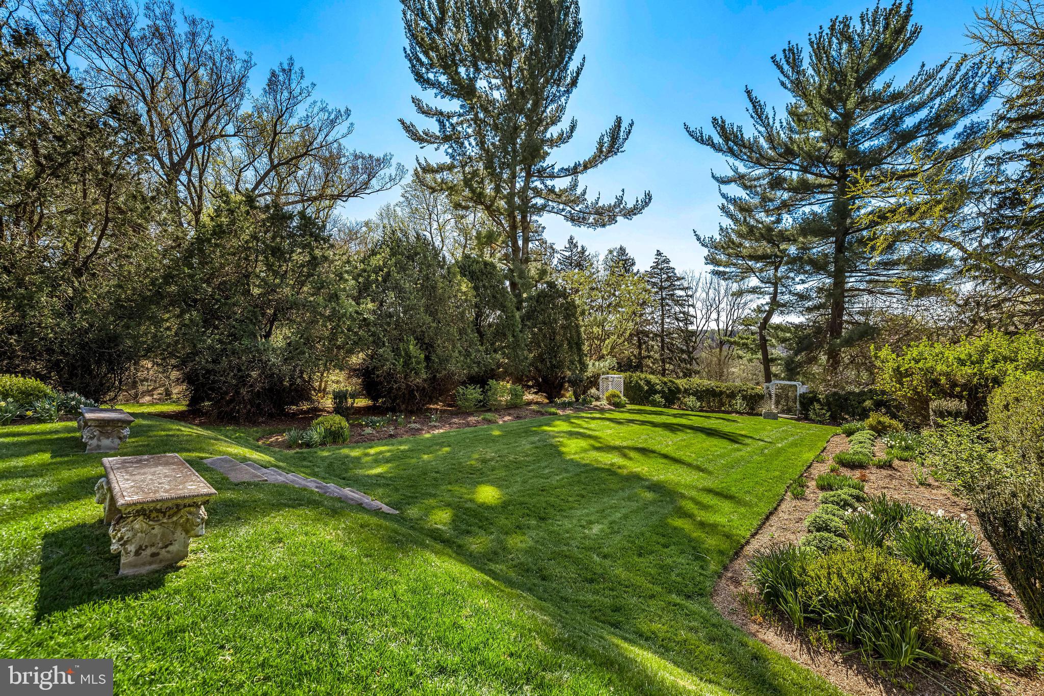 DEVON HILL - Residential