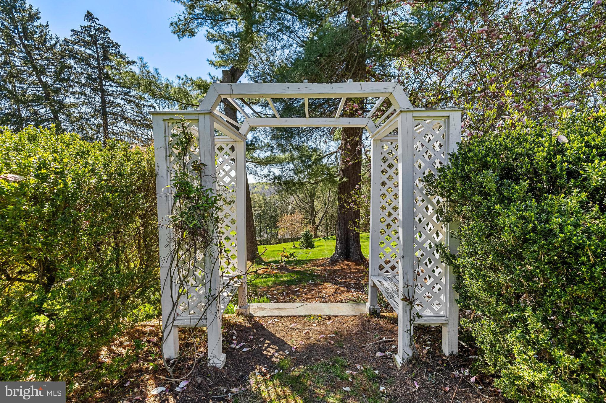 DEVON HILL - Residential