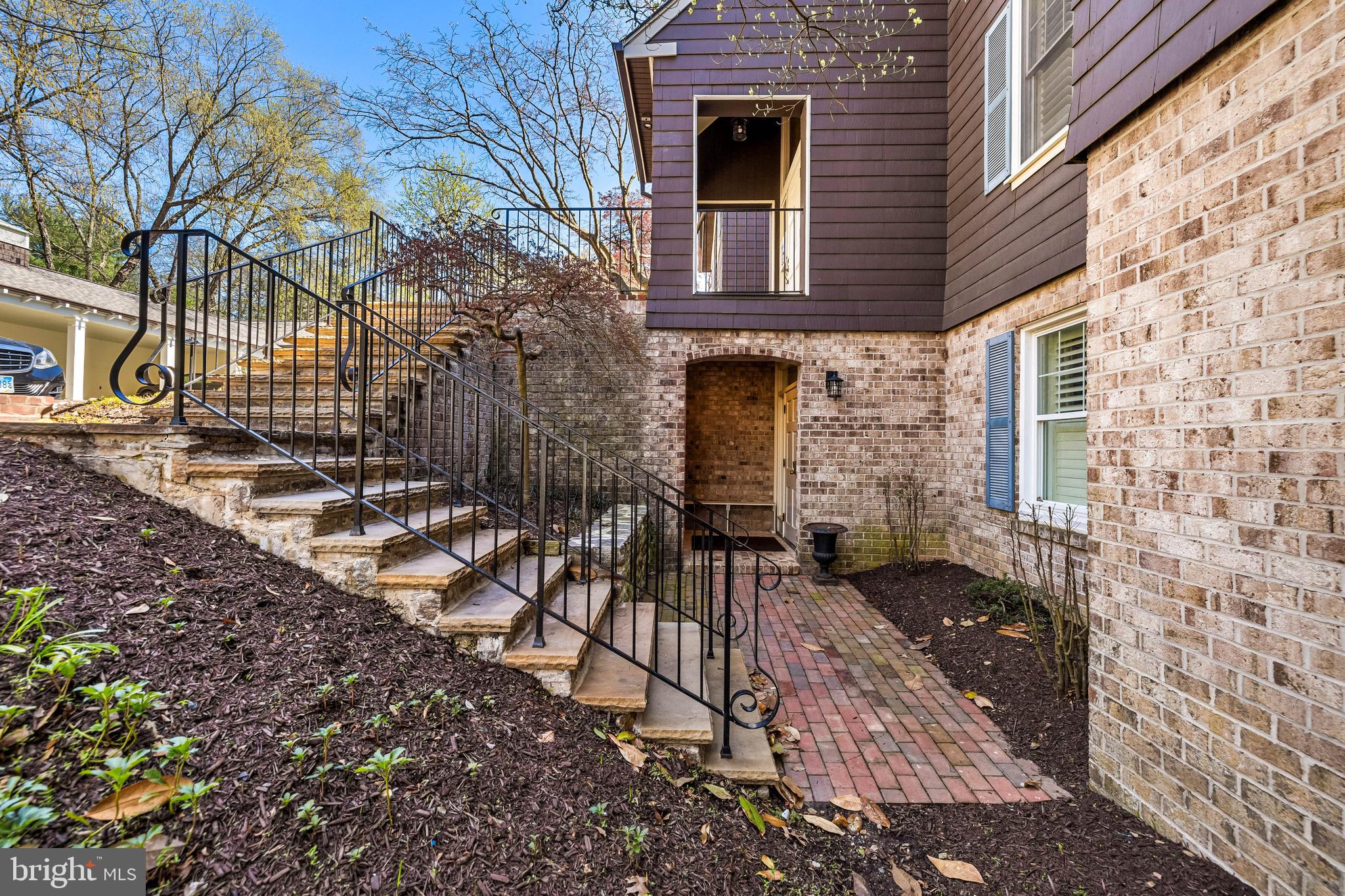 DEVON HILL - Residential