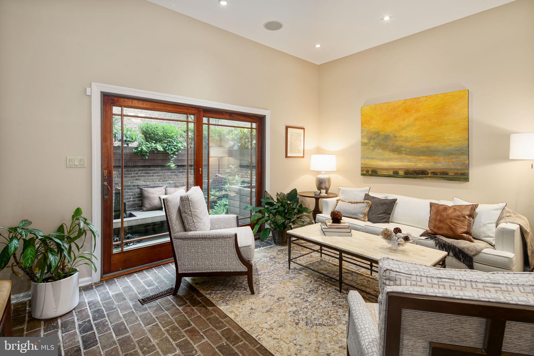 SOCIETY HILL - Residential