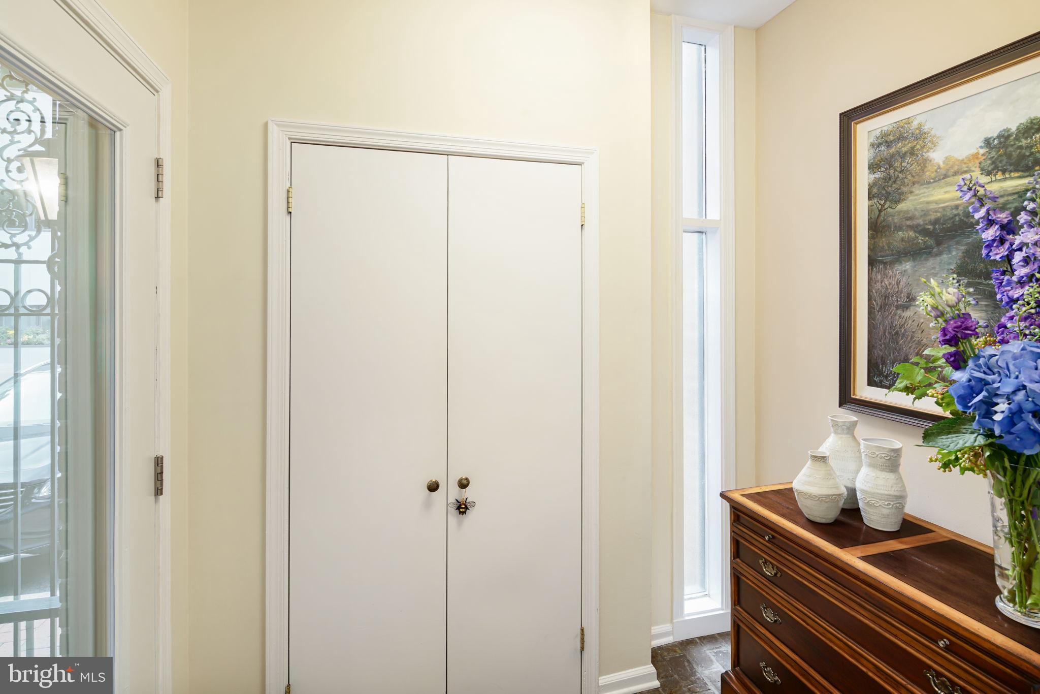 SOCIETY HILL - Residential