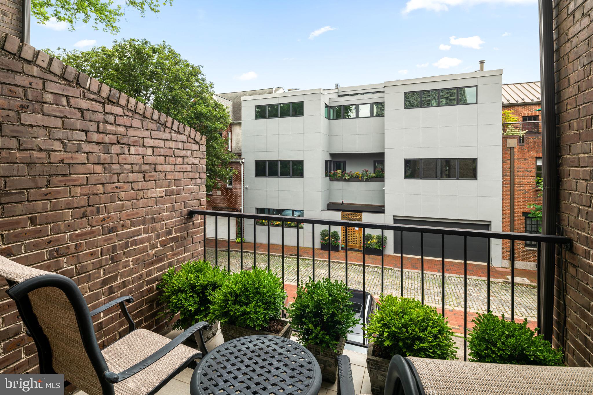 SOCIETY HILL - Residential