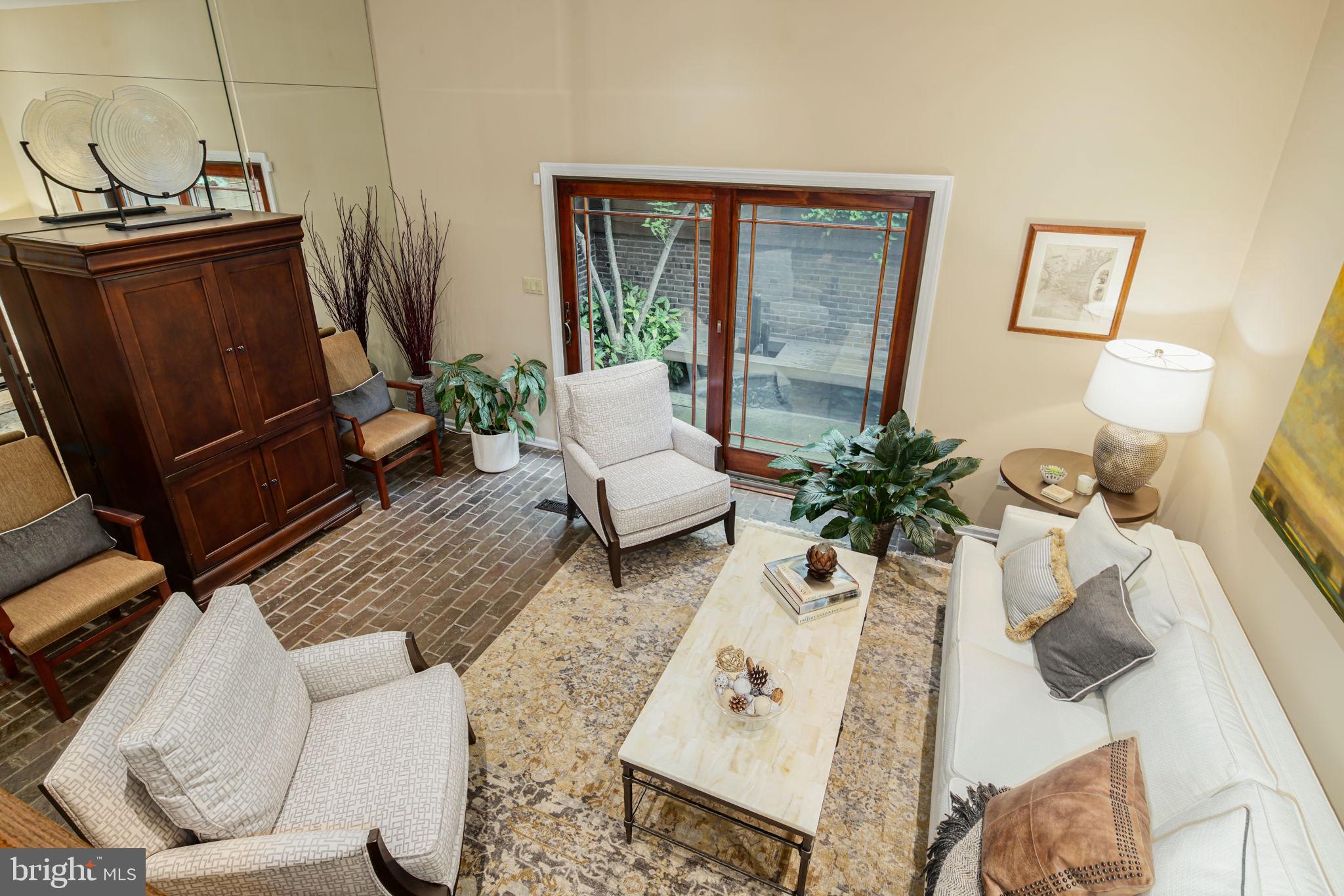 SOCIETY HILL - Residential