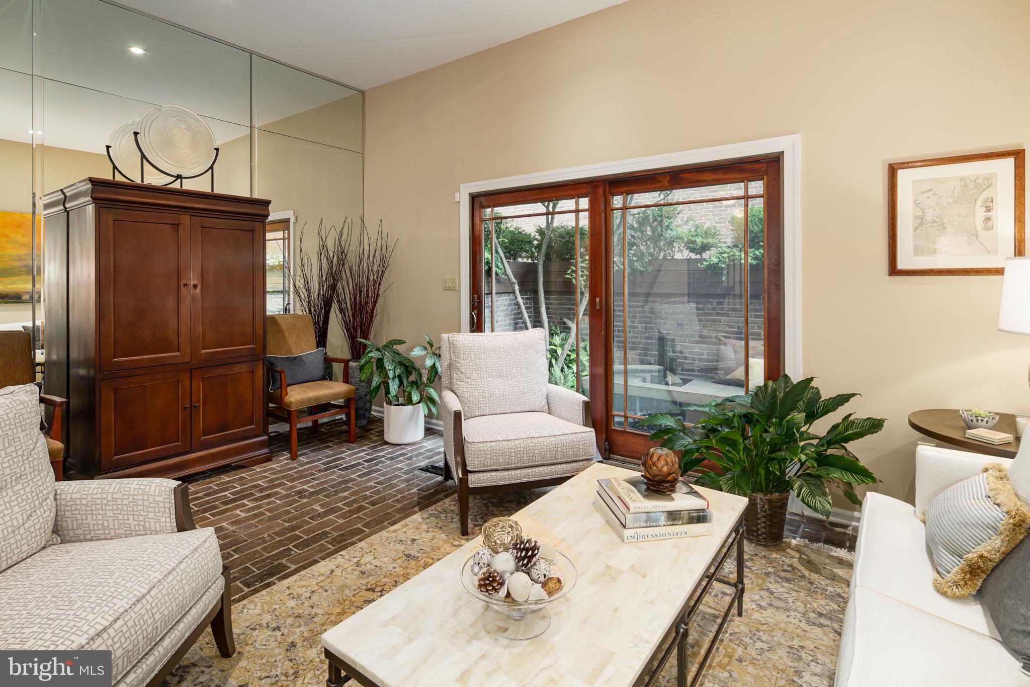 SOCIETY HILL - Residential